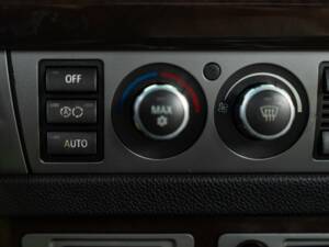 Bild 42/50 von BMW 745d (2005)