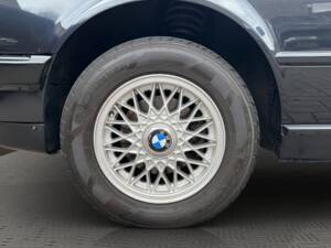 Image 20/27 de BMW 320i (1989)