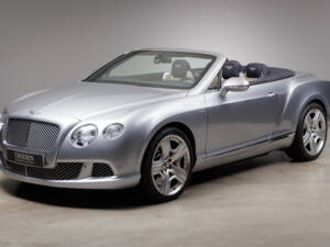 Imagen 1/41 de Bentley Continental GTC W12 (2014)