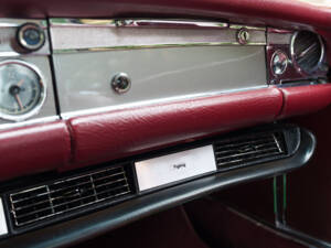 Image 18/21 of Mercedes-Benz 280 SL (1970)