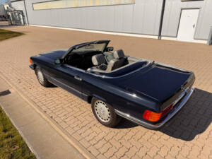 Afbeelding 23/59 van Mercedes-Benz 560 SL (1986)
