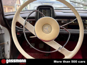 Image 9/15 of Mercedes-Benz 220 SE b (1961)