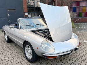 Afbeelding 14/71 van Alfa Romeo 2000 Spider Veloce (1977)