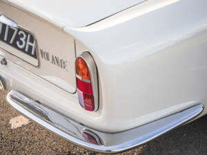 Image 15/42 of Aston Martin DB 6 Mk II Volante (1970)