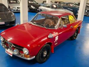 Immagine 37/37 di Alfa Romeo Giulia 1300 GT Junior (1974)