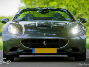 Image 2/85 de Ferrari California (2010)