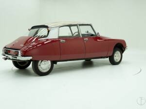 Image 2/15 of Citroën DS 21 (1975)