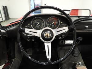 Image 6/15 of Alfa Romeo 2600 Spider (1966)