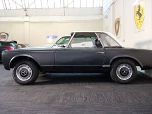 Image 2/47 de Mercedes-Benz 250 SL (1967)