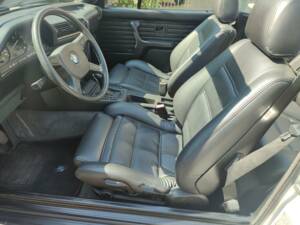 Image 10/10 of BMW 318i (1992)