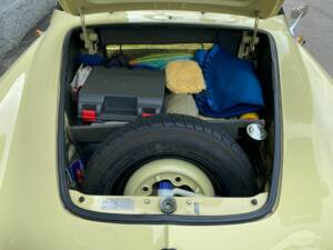 Image 18/26 of Volkswagen Karmann Ghia 1200 (1963)