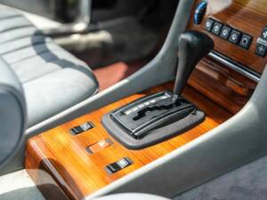 Image 12/28 of Mercedes-Benz 380 SL (1981)