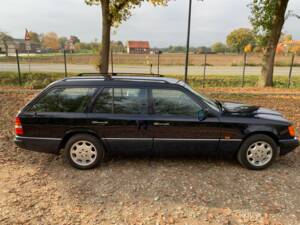 Image 22/149 of Mercedes-Benz 320 TE (1993)