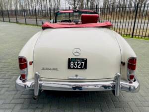 Bild 11/36 von Mercedes-Benz 220 SE b (1961)