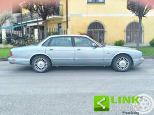 Image 4/10 of Jaguar XJ 6 4.0 Sovereign (1995)
