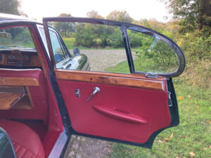 Image 22/52 de Jaguar 420 G (1967)