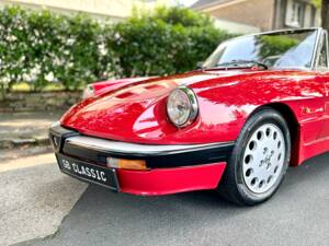 Bild 4/20 von Alfa Romeo 2.0 Spider (1988)