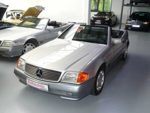 Image 2/25 of Mercedes-Benz SL 280 (1995)