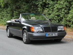 Bild 1/22 von Mercedes-Benz E 320 (1994)