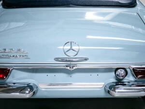 Image 19/24 de Mercedes-Benz 230 SL (1966)