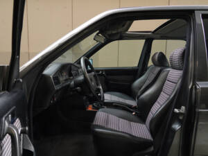Image 14/83 of Mercedes-Benz 190 E 2.3-16 (1984)
