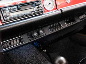 Image 11/30 of Mercedes-Benz 280 SL (1968)