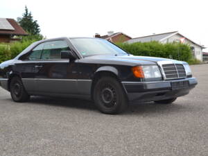 Image 7/25 de Mercedes-Benz 300 CE (1989)