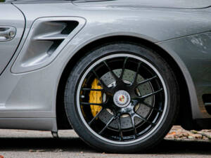 Immagine 34/50 di Porsche 911 Turbo S (2011)