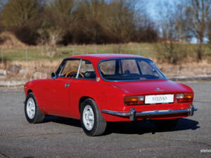 Image 10/43 of Alfa Romeo 2000 GT Veloce (1972)