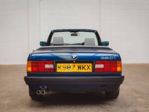 Image 7/8 de BMW 320i (1992)