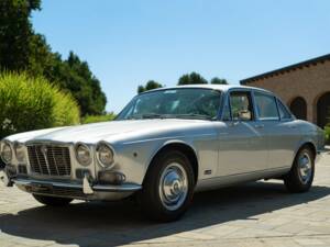 Image 9/50 de Jaguar XJ 6 4.2 (1970)