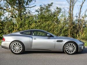 Image 5/38 of Aston Martin V12 Vanquish (2003)