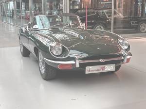 Image 7/29 of Jaguar E-Type (1969)