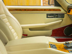 Image 18/50 of Jaguar XJS 6.0 (1993)