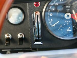 Image 31/50 of Jaguar E-Type 4.2 (1965)