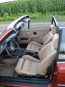 Image 4/13 de BMW 325i (1986)