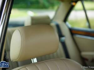 Image 25/57 de Jaguar XJ 12 (1986)