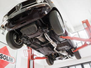 Bild 33/35 von Alfa Romeo Giulia 1300 GT Junior (1973)