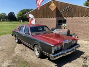 Image 4/50 of Lincoln Town Car (1984)