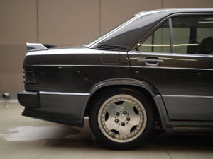 Image 56/83 of Mercedes-Benz 190 E 2.3-16 (1984)
