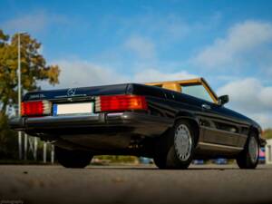 Image 18/33 de Mercedes-Benz 560 SL (1989)