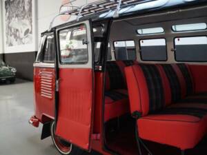 Image 33/50 of Volkswagen T1 Brasil &quot;Samba&quot; (1975)