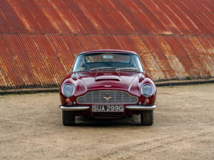 Image 2/30 de Aston Martin DB 6 Vantage (1969)