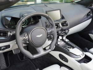 Image 3/50 of Aston Martin V8 Vantage Roadster (2023)