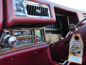 Image 32/75 of Cadillac Fleetwood Eldorado Convertible (1975)