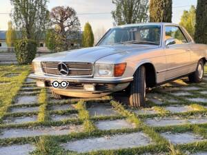 Image 2/19 de Mercedes-Benz 350 SLC (1972)