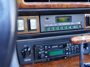 Image 16/50 de Jaguar XJS 5.3 V12 (1989)