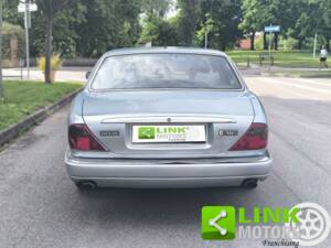 Image 8/10 of Jaguar XJ 6 4.0 Sovereign (1995)