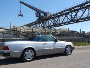 Imagen 10/94 de Mercedes-Benz 300 CE-24 3.4 AMG (1992)