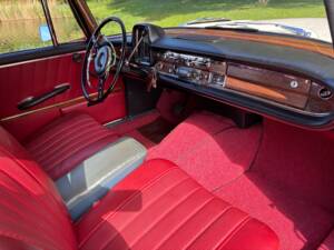 Image 9/64 of Mercedes-Benz 220 S b (1965)